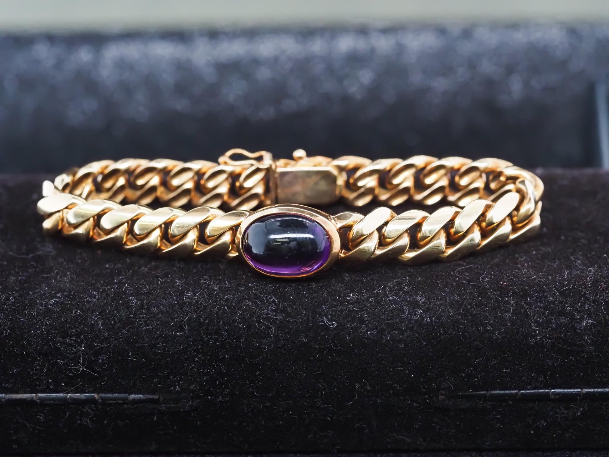 Vintage 1960s Bulgari 18K Yellow Gold Bracelet with Cabochon Amethyst