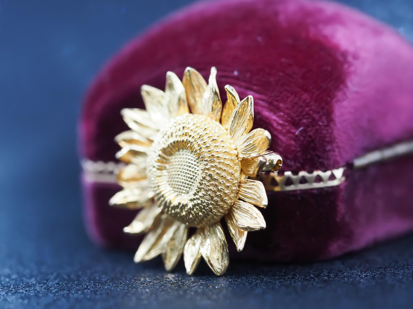 Vintage ASPREY 18K Yellow Gold Sunflower Brooch