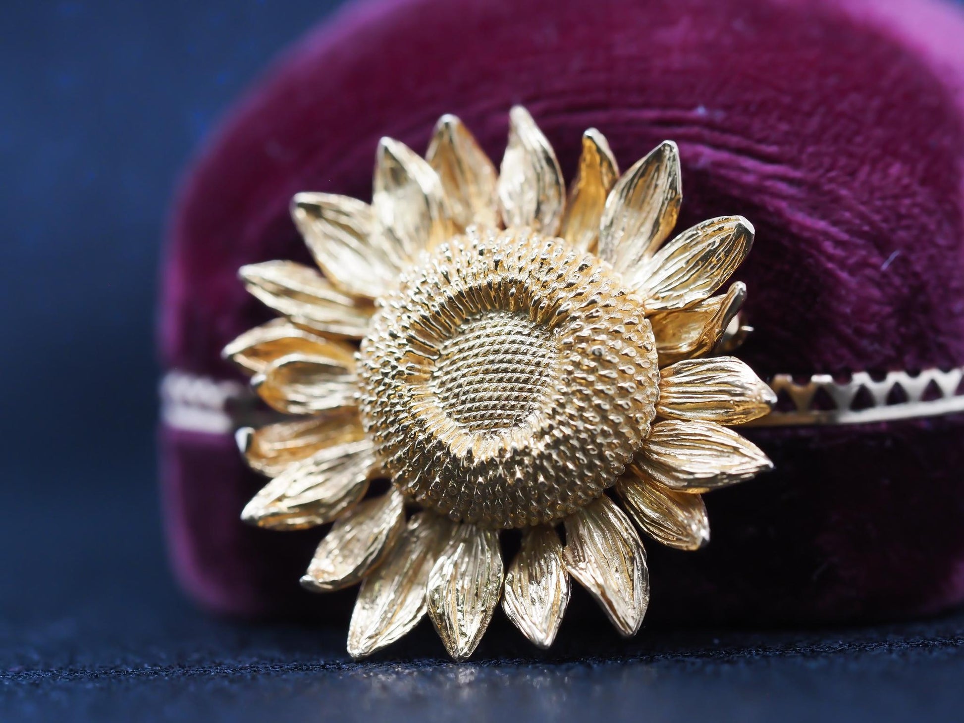 Vintage ASPREY 18K Yellow Gold Sunflower Brooch