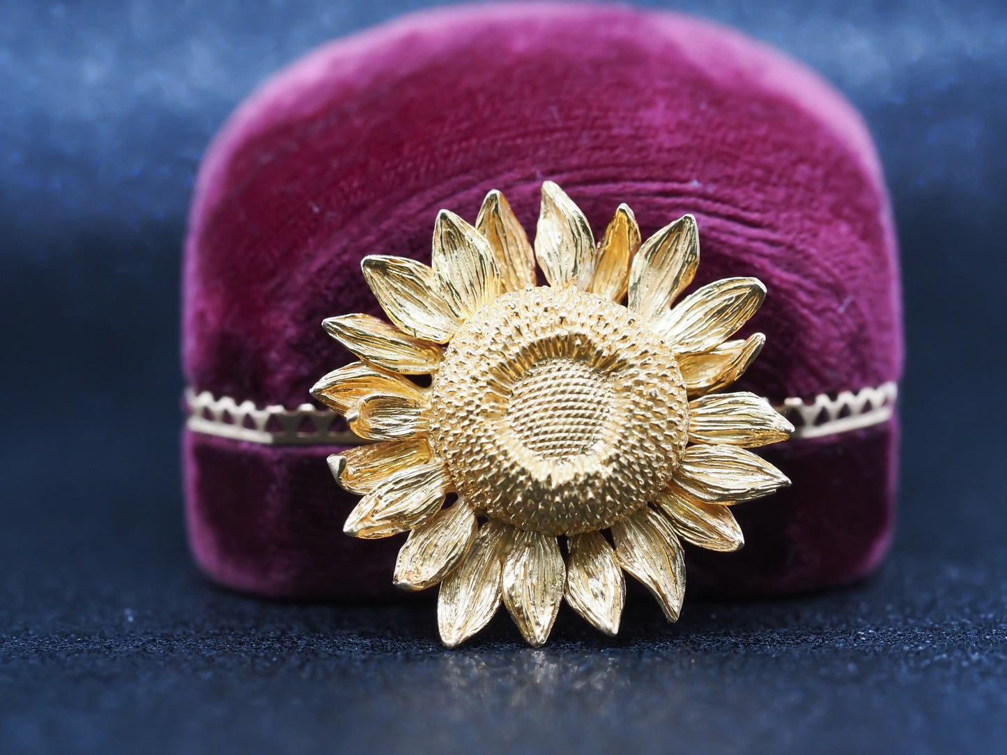 Vintage ASPREY 18K Yellow Gold Sunflower Brooch