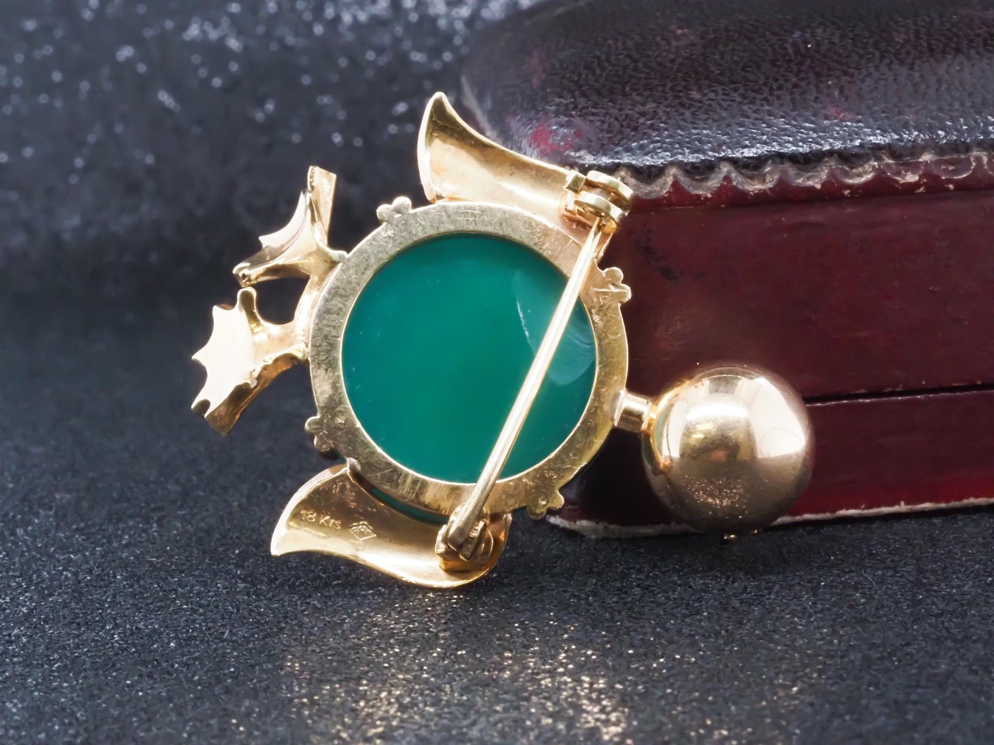 Vintage 18k Yellow Gold Sapphire and Chrysoprase Duck Brooch