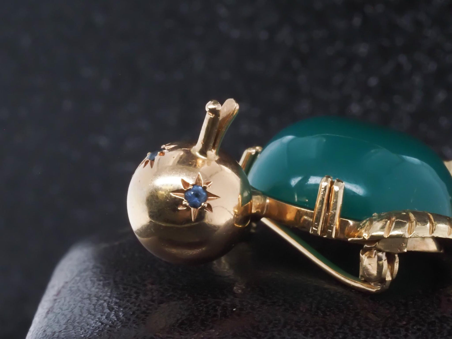 Vintage 18k Yellow Gold Sapphire and Chrysoprase Duck Brooch