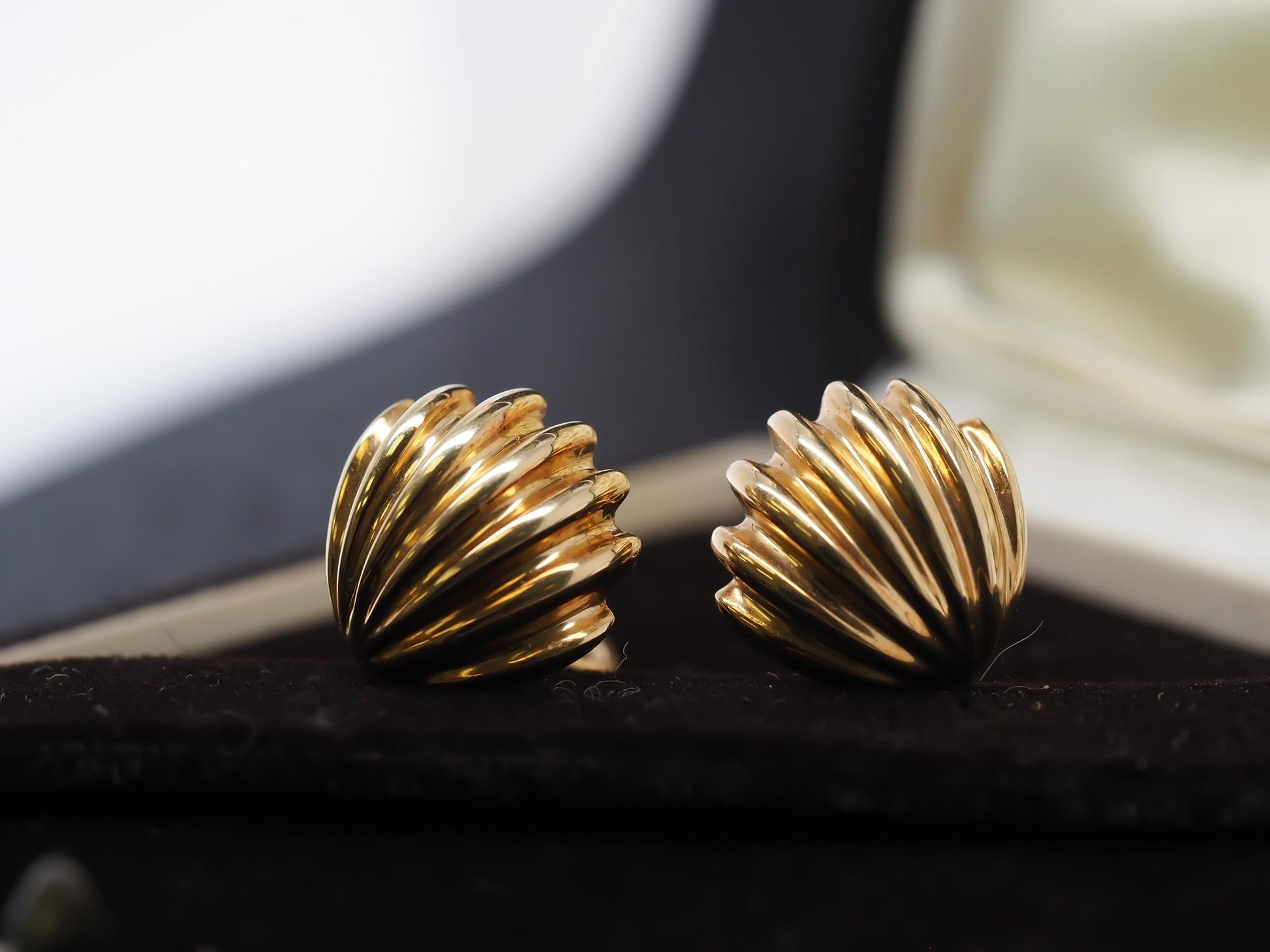 Vintage 18K Yellow Gold Tiffany & Co. Seashell Earrings