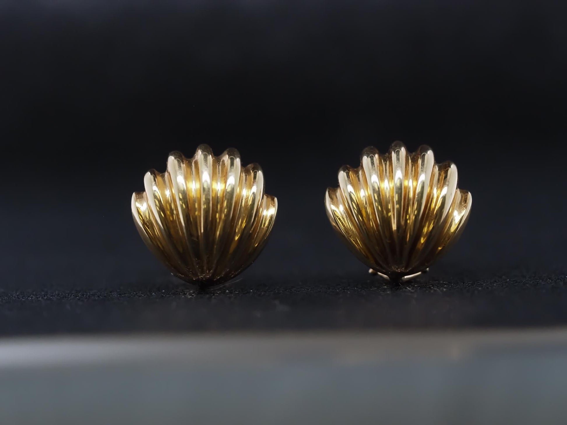 Vintage 18K Yellow Gold Tiffany & Co. Seashell Earrings