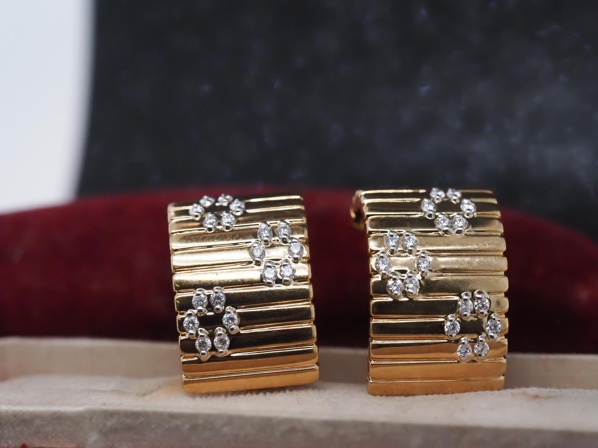 18K Yellow Gold Roberto Coin Ribbed Diamond Earrings