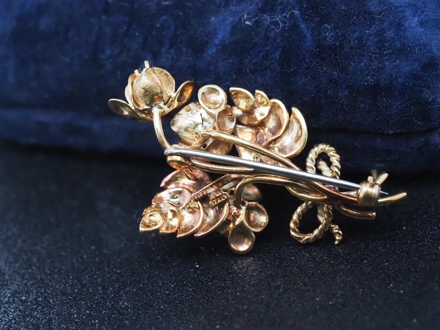 Vintage 18K Yellow Gold Tiffany & Co Flower Brooch with Sapphires