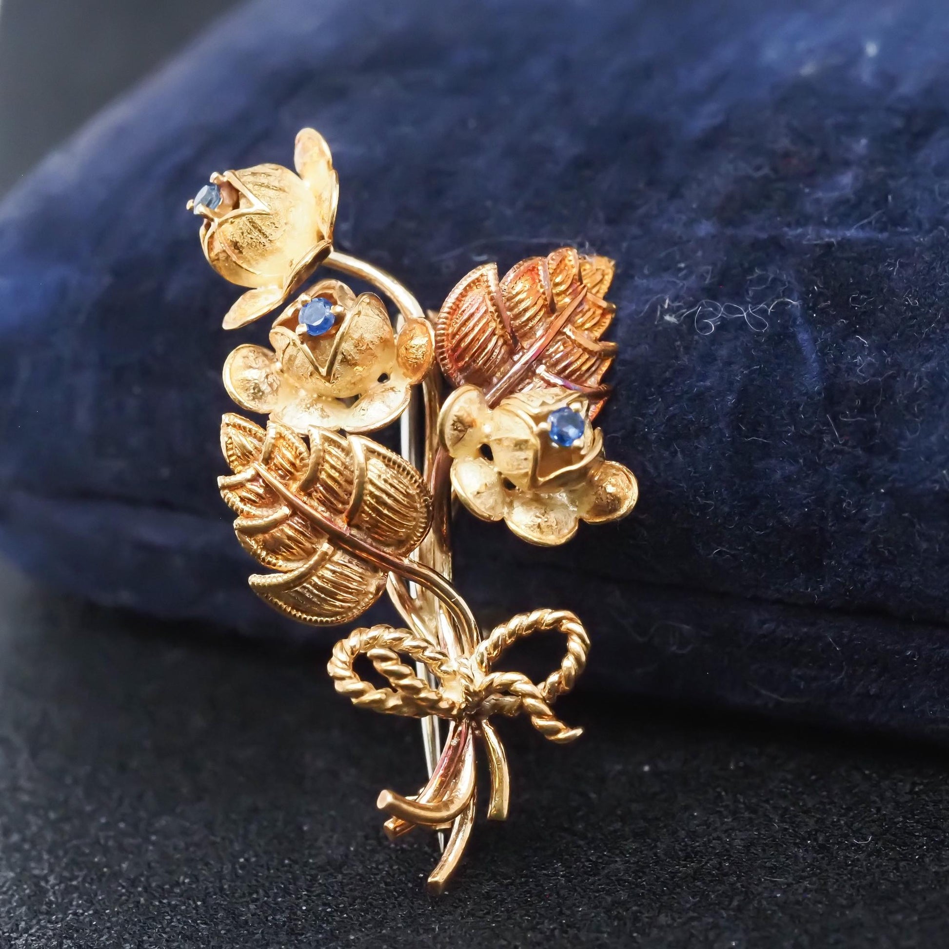 Vintage 18K Yellow Gold Tiffany & Co Flower Brooch with Sapphires