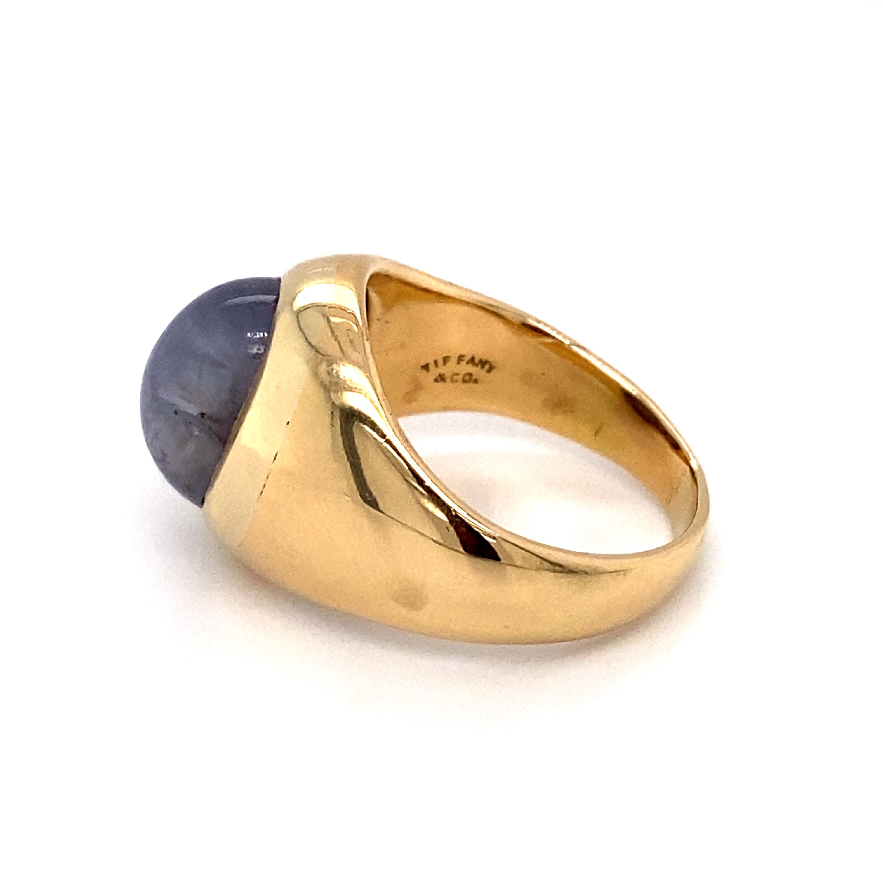 Circa 1920 Tiffany & Co. Cabochon Sapphire Ring in 18K Gold - The