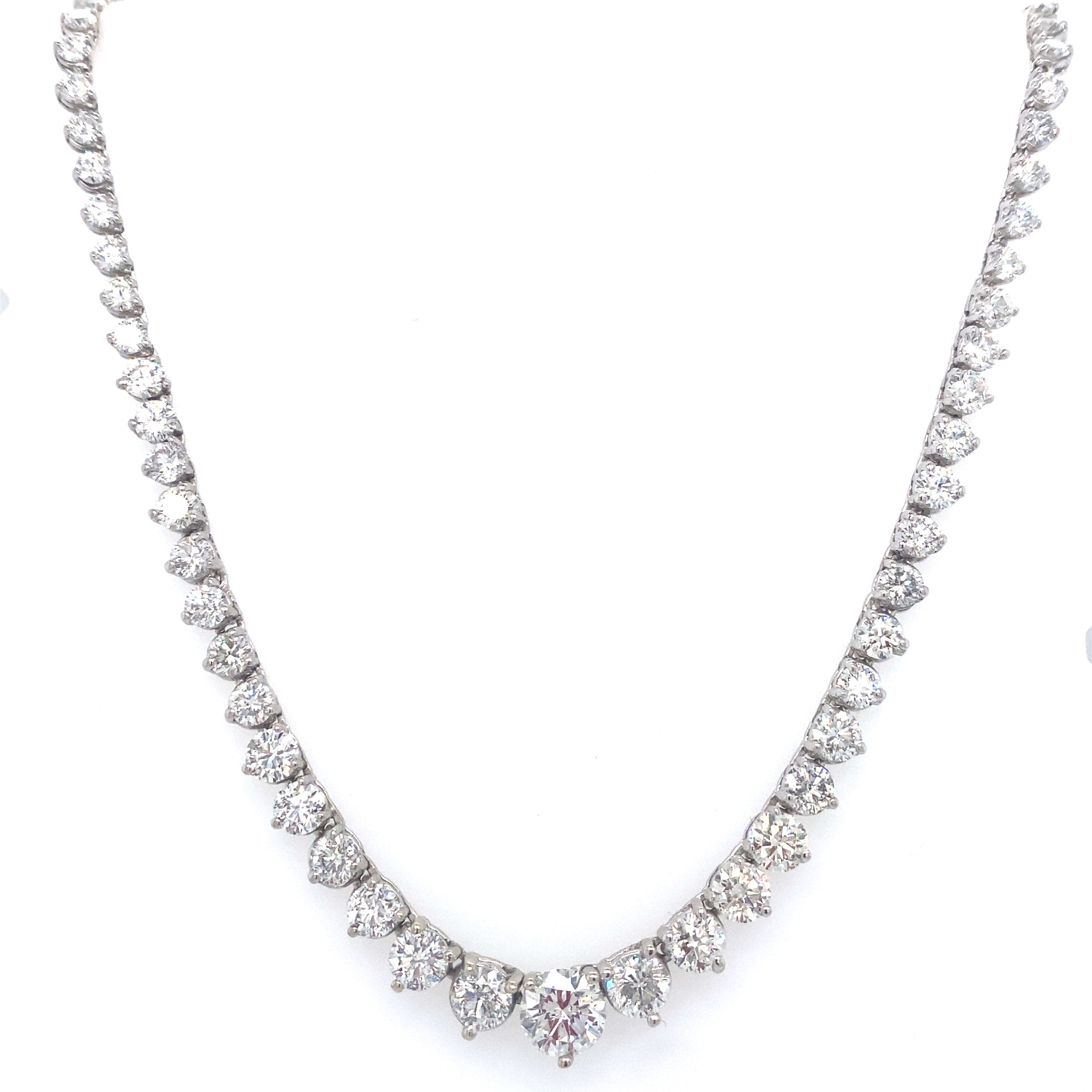 White gold and diamond necklace 0,15 carats