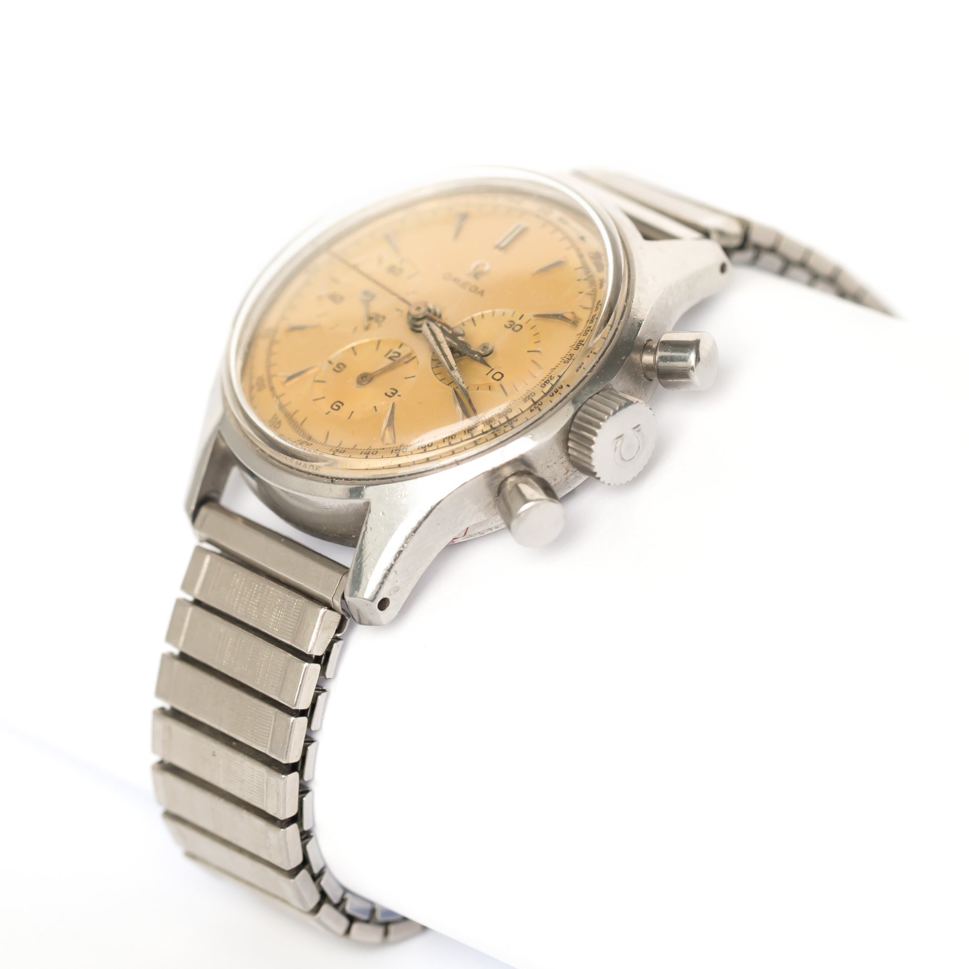 Other Watchy Bits: Lorier's Vintage Eye for the Modern Guy - Calibre321